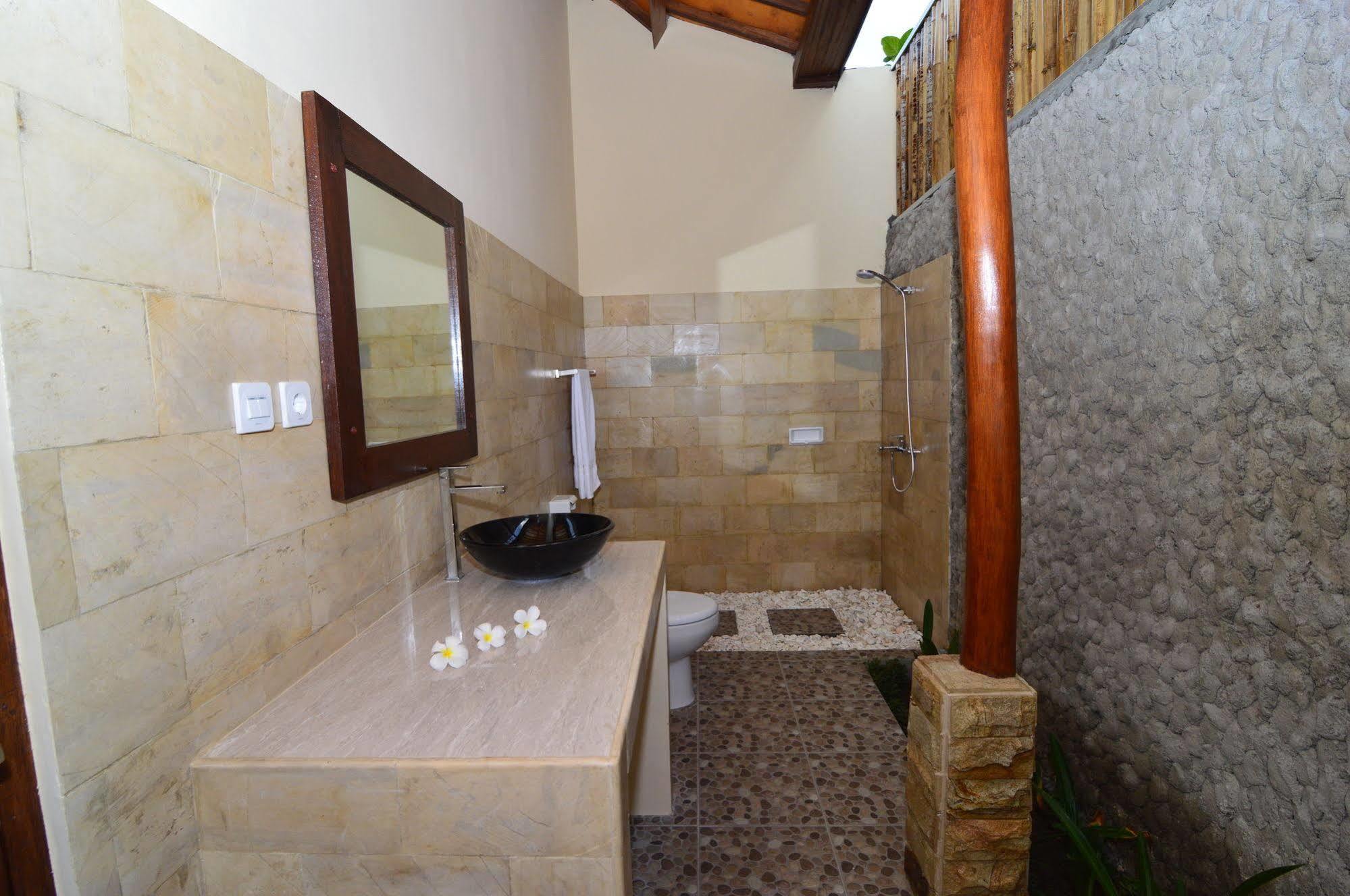 Shu Villa Lombok Kuta  Exterior photo